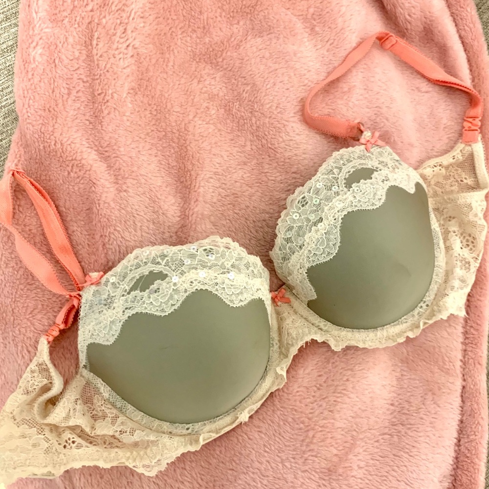 💕 VS Grey Lace Bra NWOT 💕